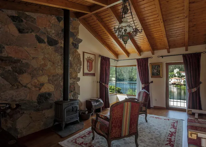 Reinado De Dom Dinis ファームステイ